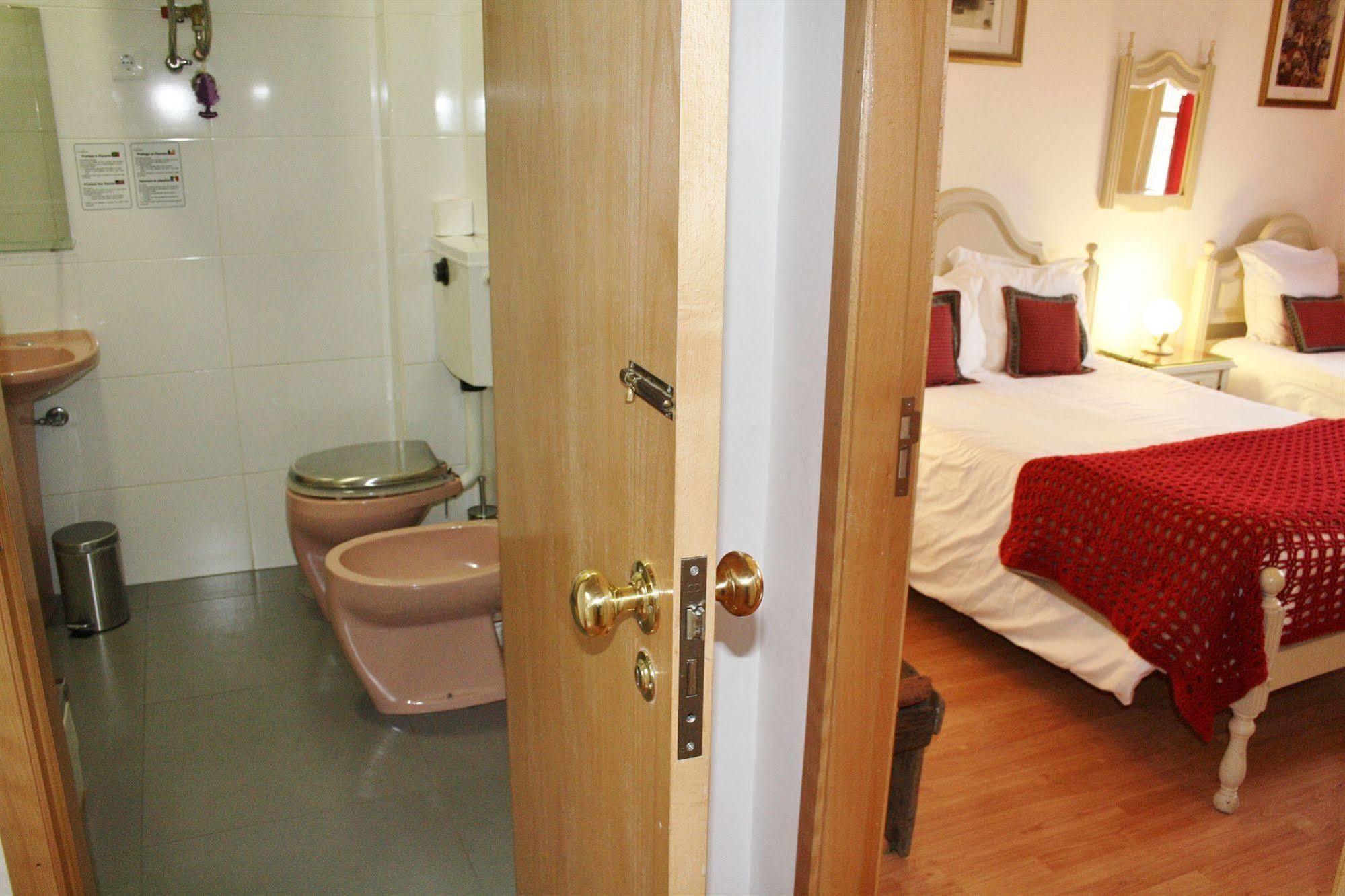 Alvares Cabral Guesthouse Porto Buitenkant foto
