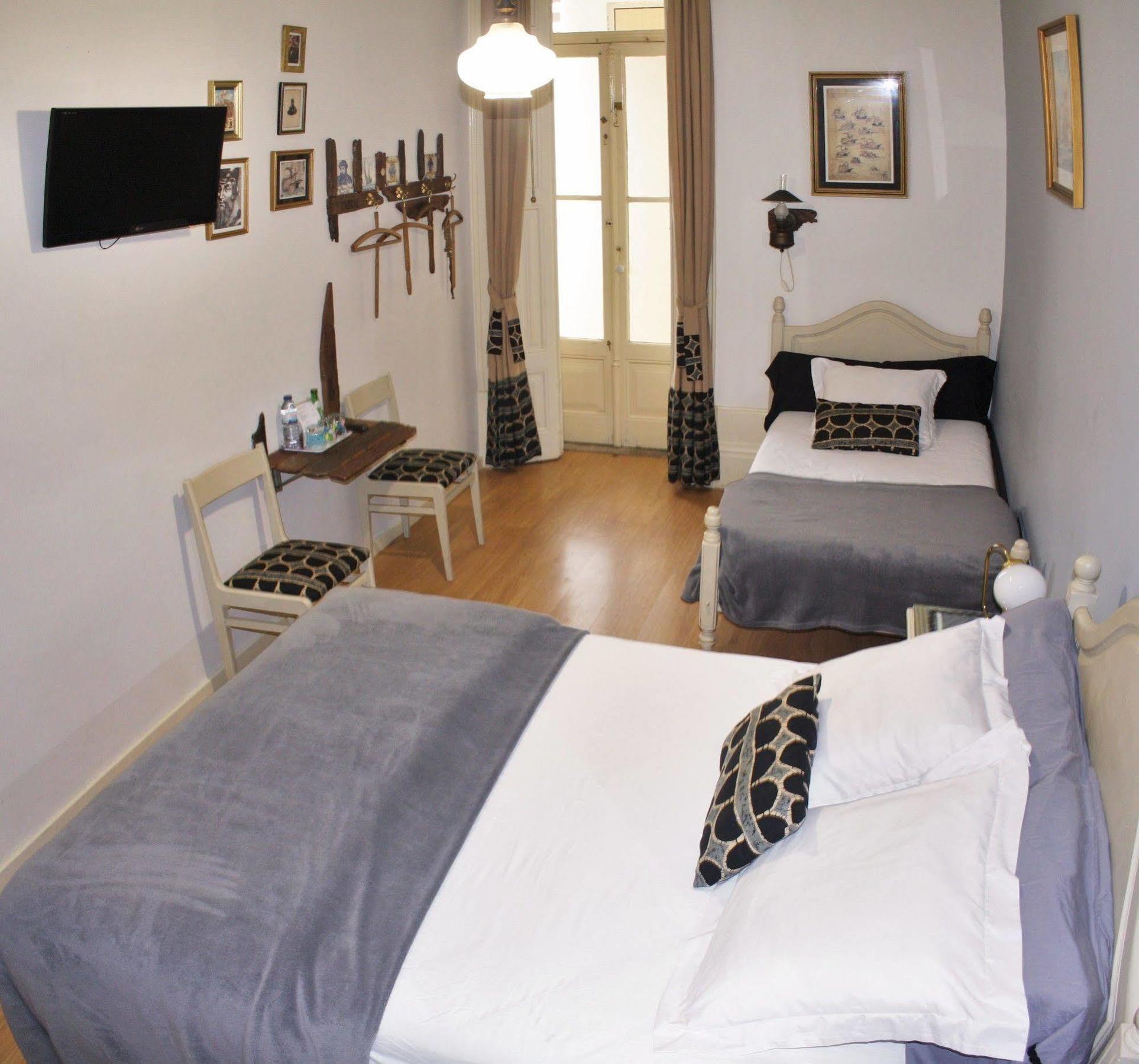 Alvares Cabral Guesthouse Porto Buitenkant foto