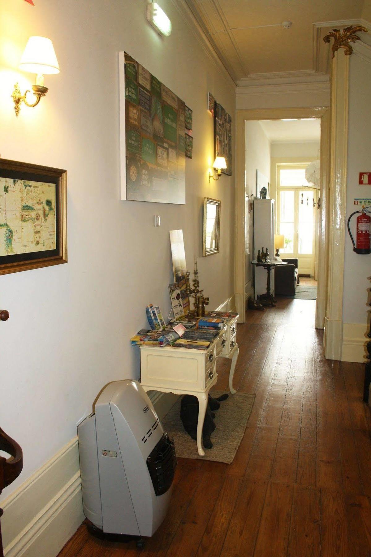 Alvares Cabral Guesthouse Porto Buitenkant foto