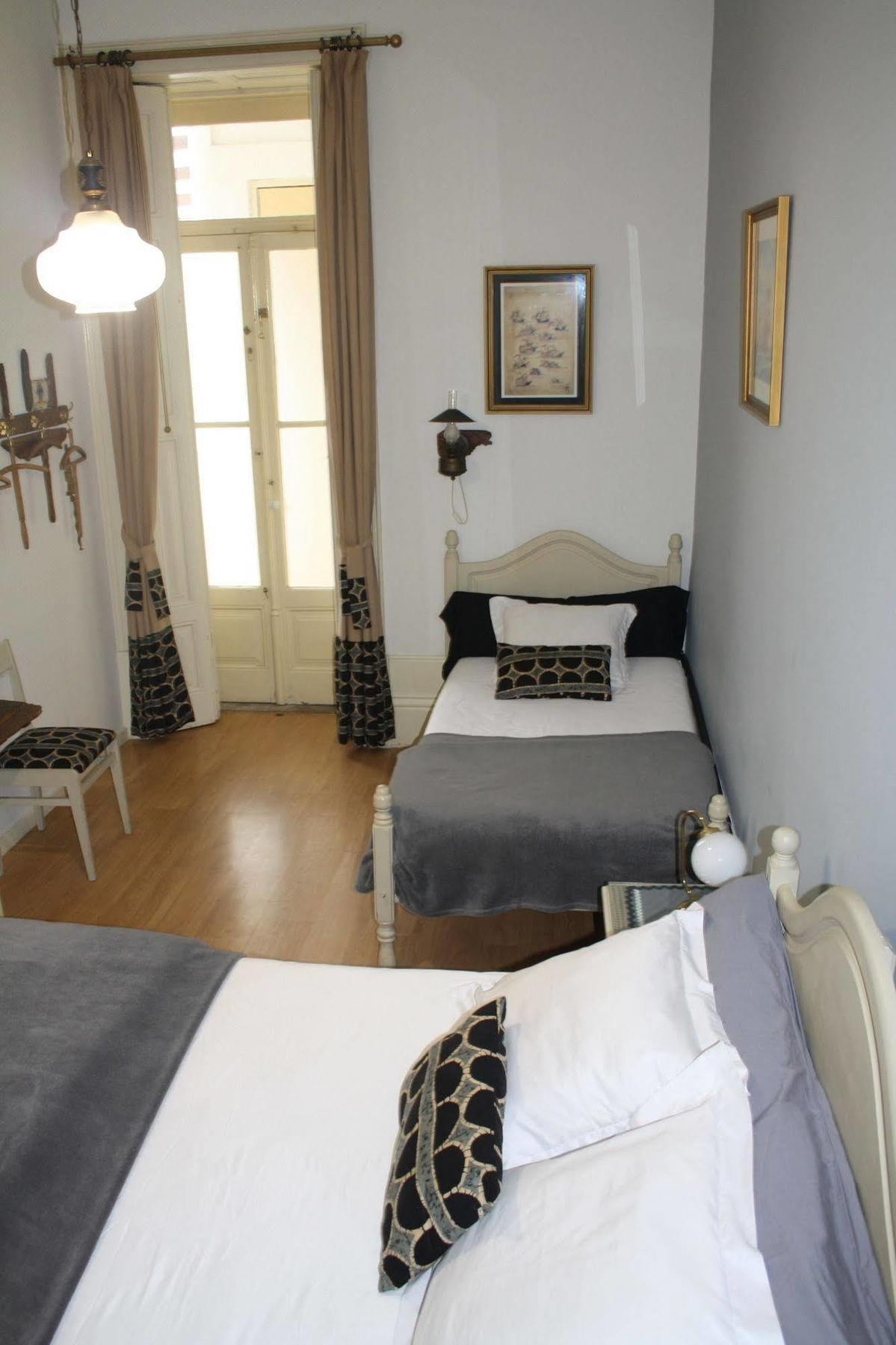 Alvares Cabral Guesthouse Porto Buitenkant foto