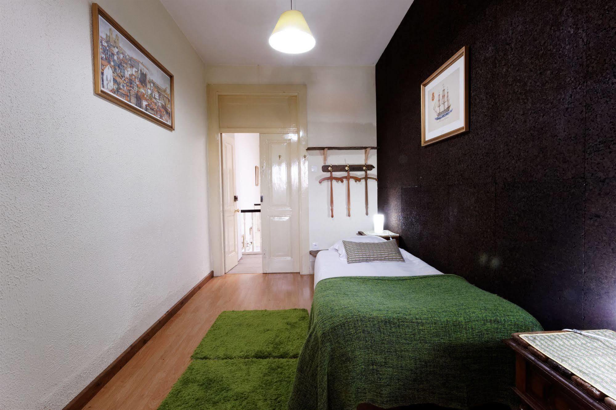 Alvares Cabral Guesthouse Porto Buitenkant foto